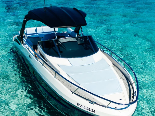 FIM 340 charter bareboat eller skeppad i Ibiza Magna
