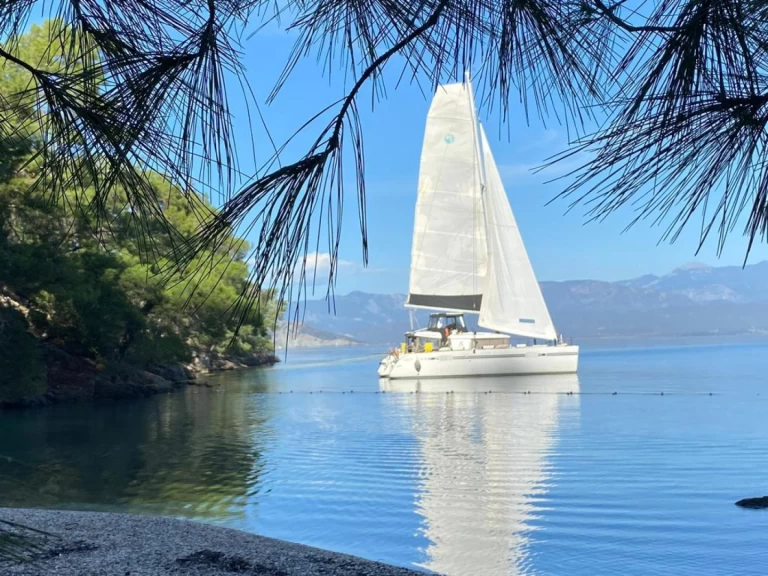Yacht charter Fethiye billig Lagoon 450F 