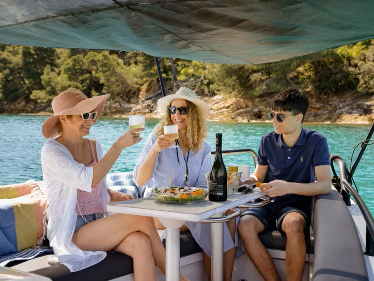 Hyr en Axopar 28 cabin Zadar 
