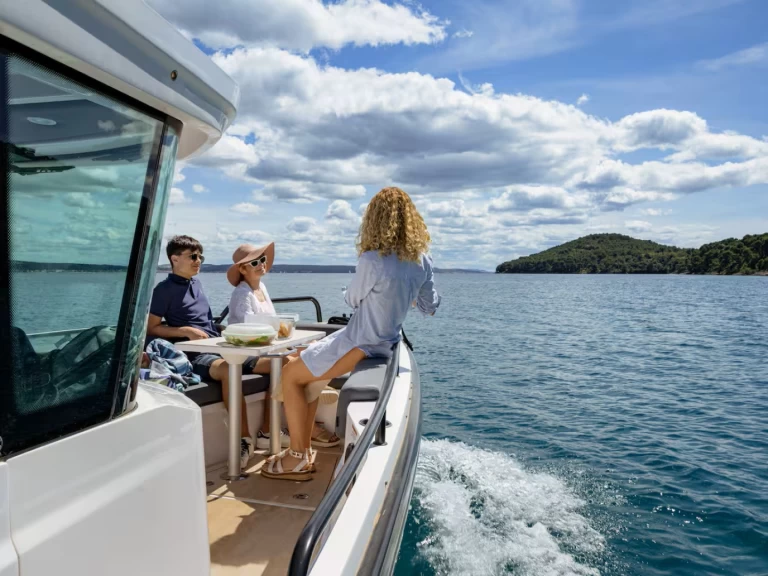 Yacht charter Zadar billig 28 cabin