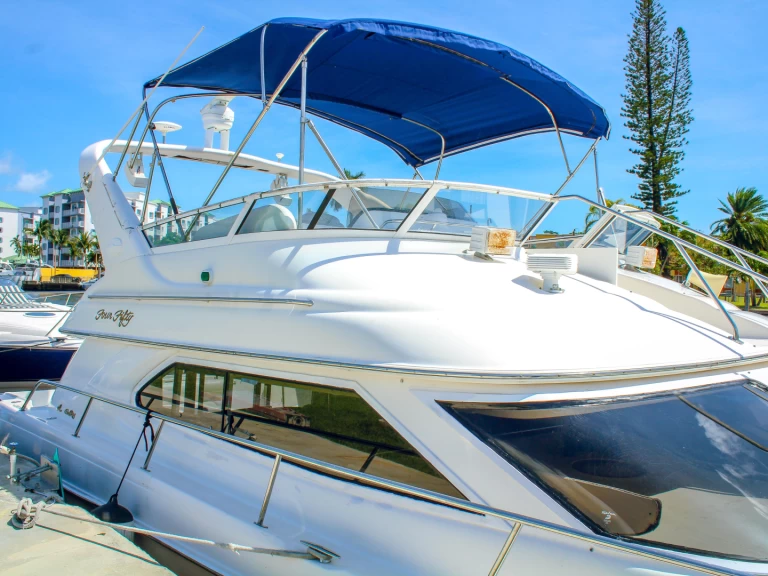 Sea Ray 450 fly bridge  charter bareboat eller skeppad i Miami 