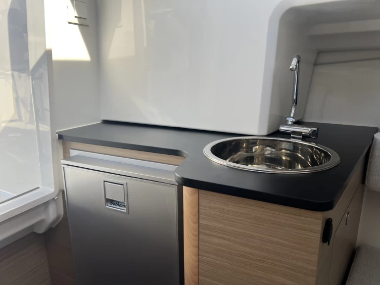 Hyr en Jeanneau Cap Camarat 755 WA Les Issambres 