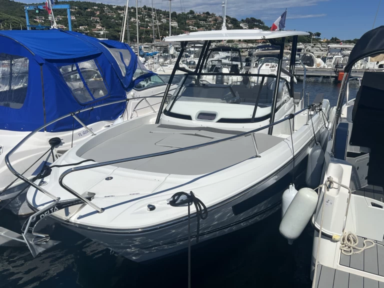 Uthyrning Motorbåt  Jeanneau med en båtlicens 