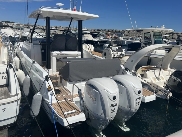 Uthyrning Motorbåt  Jeanneau med en båtlicens 