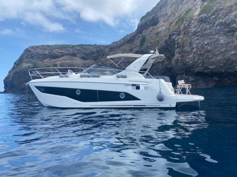 Cranchi Z 35 charter bareboat eller skeppad i Nettuno