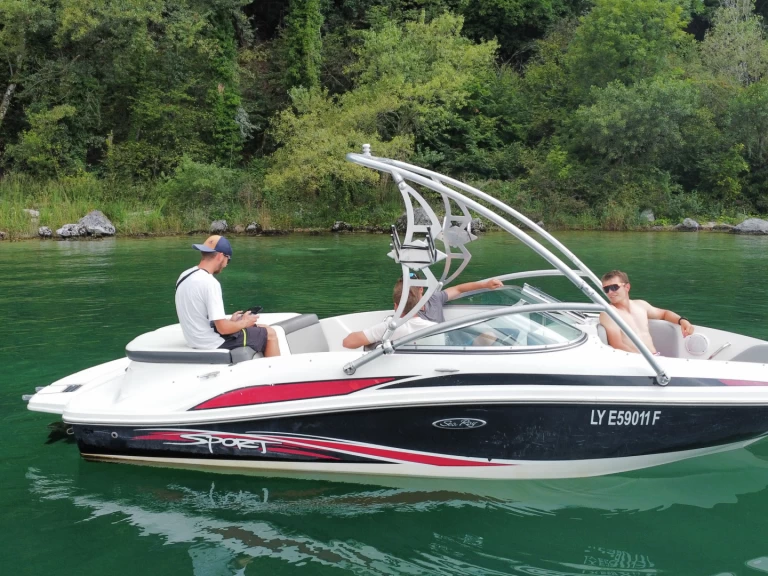 Sea Ray Sea Ray 185 Sport charter bareboat eller skeppad i Aix-les-Bains