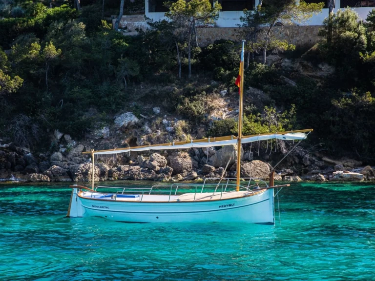 Medvolt Marine M7 charter bareboat eller skeppad i Club Náutico Moraira