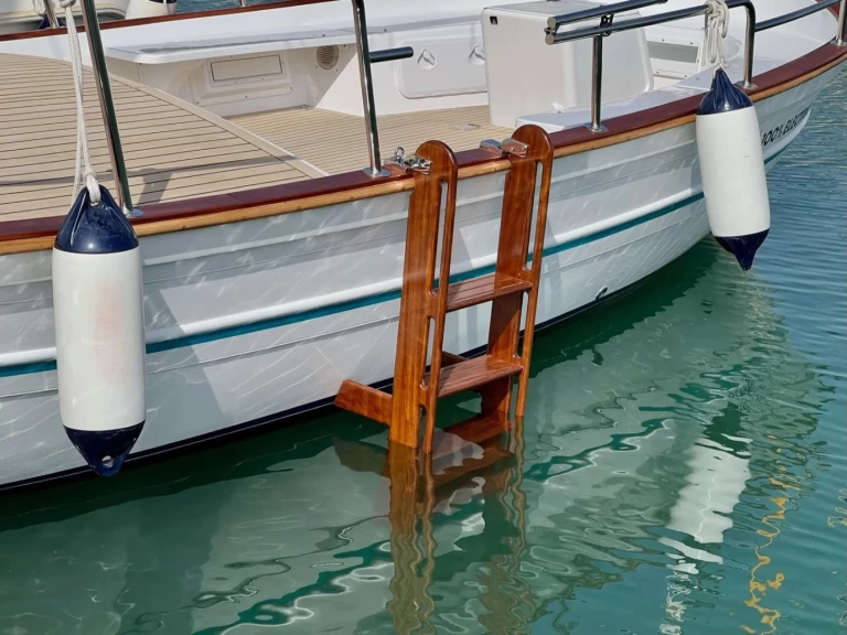 Hyr en Medvolt Marine M7 Club Náutico Moraira 