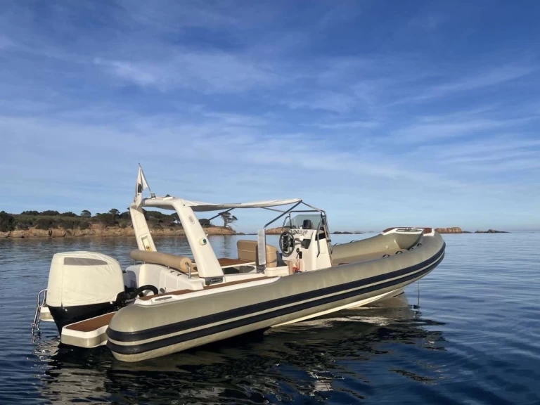 Marco Twentythree charter bareboat eller skeppad i Porto-Vecchio