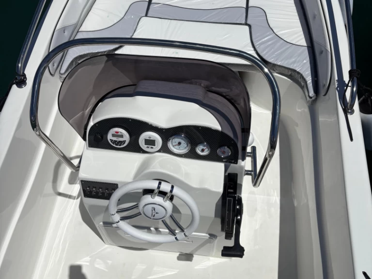 Hyra Motorbåt  med eller utan skeppare Trimarchi La Spezia 