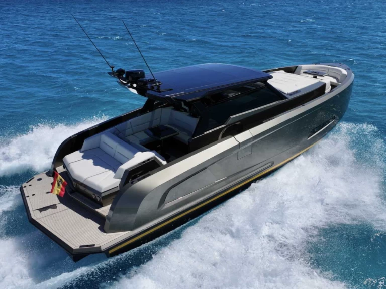 Vanquish VQ 45 charter bareboat eller skeppad i Ibiza Town