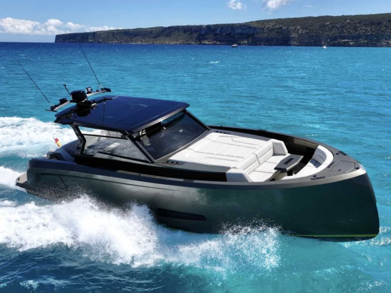 Hyr en Vanquish VQ 45 Ibiza Town 