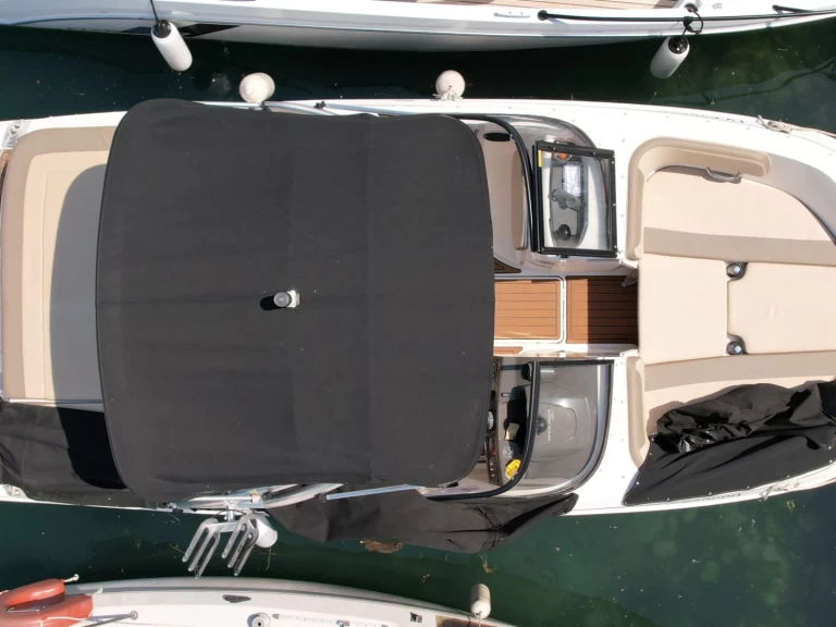 Bayliner VR5 charter bareboat eller skeppad i Amphion-les-Bains