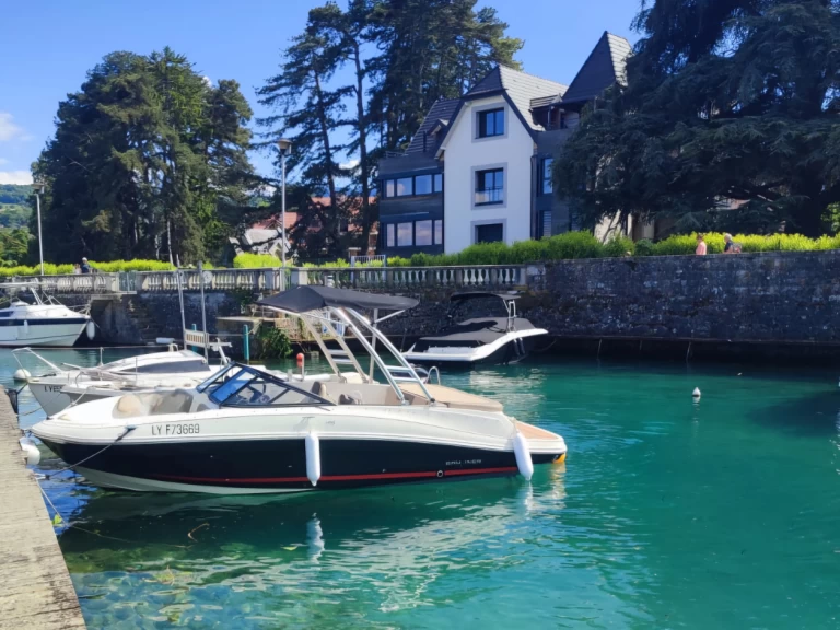 Hyr en Bayliner VR5 Amphion-les-Bains 