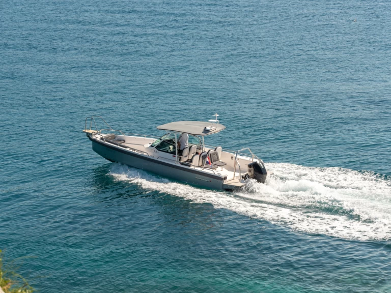 Axopar Axopar 28 T-Top charter bareboat eller skeppad i Trogir 