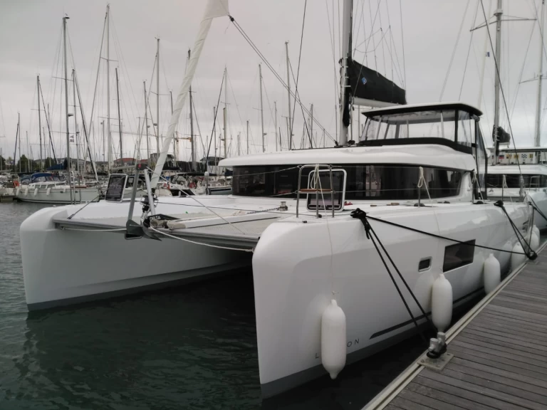 Lagoon Lagoon 42 charter bareboat eller skeppad i Parish of Saint George