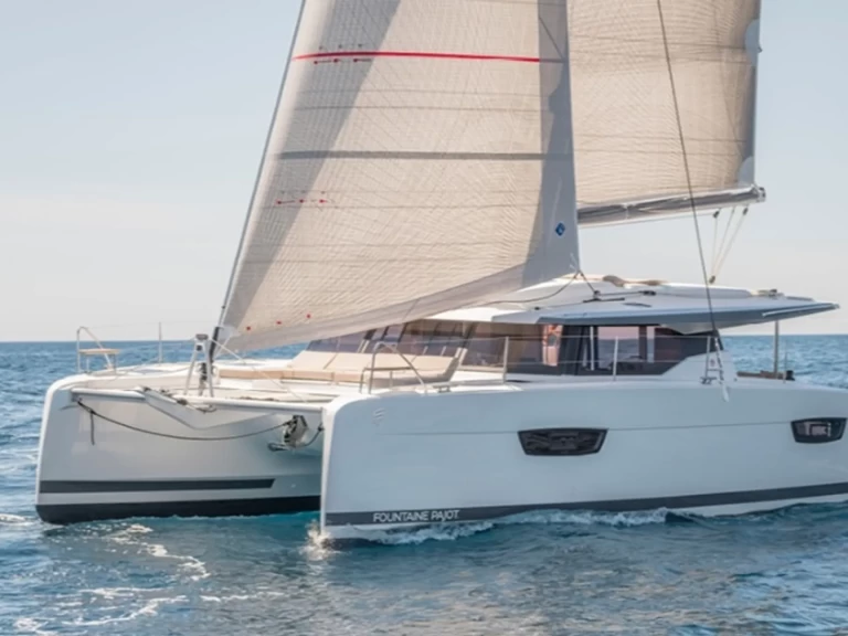 Yacht charter Cogolin billig Astrea 42