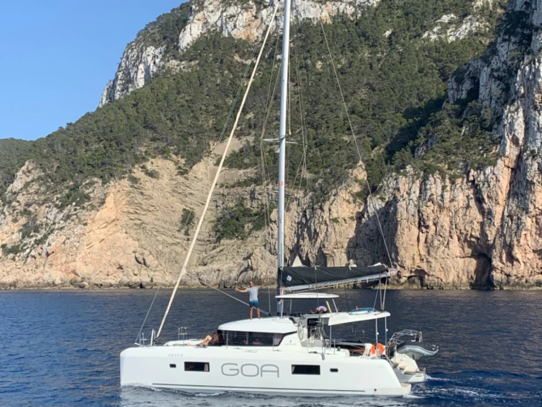 Lagoon Lagoon 42 charter bareboat eller skeppad i Sant Antoni de Portmany