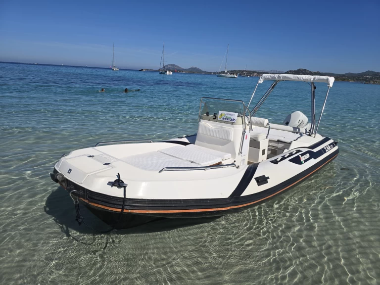 Zar Zar 57 Classic Luxury charter bareboat eller skeppad i Cugnana Verde