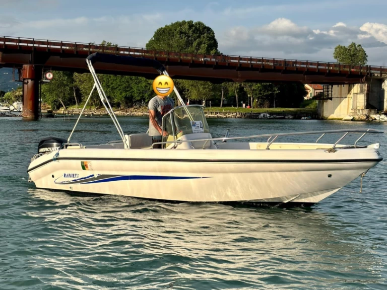 Båtuthyrning Ranieri Soverato 565 i Bocca di Magra på Samboat 