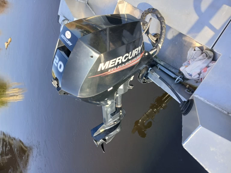 qwest r500 charter bareboat eller skeppad i Vinkeveen