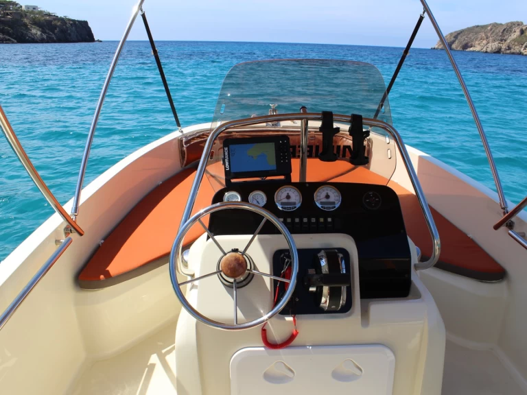 Yacht charter Club Nàutic Santa Ponsa billig Invictus 190 FX