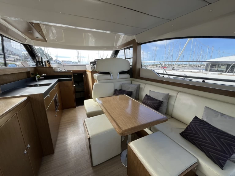 Bavaria Virtess 420 Fly charter bareboat eller skeppad i Šibenik 