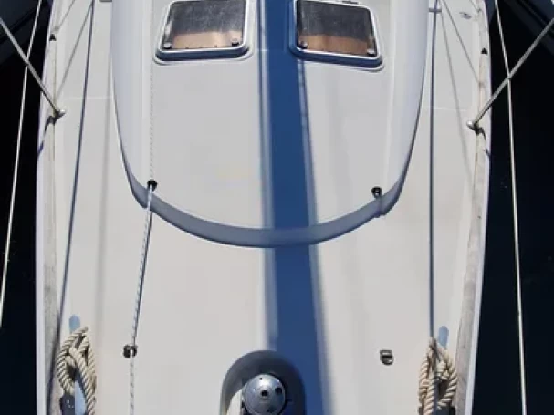 Jeanneau Sun Odyssey 45 charter bareboat eller skeppad i Alimos