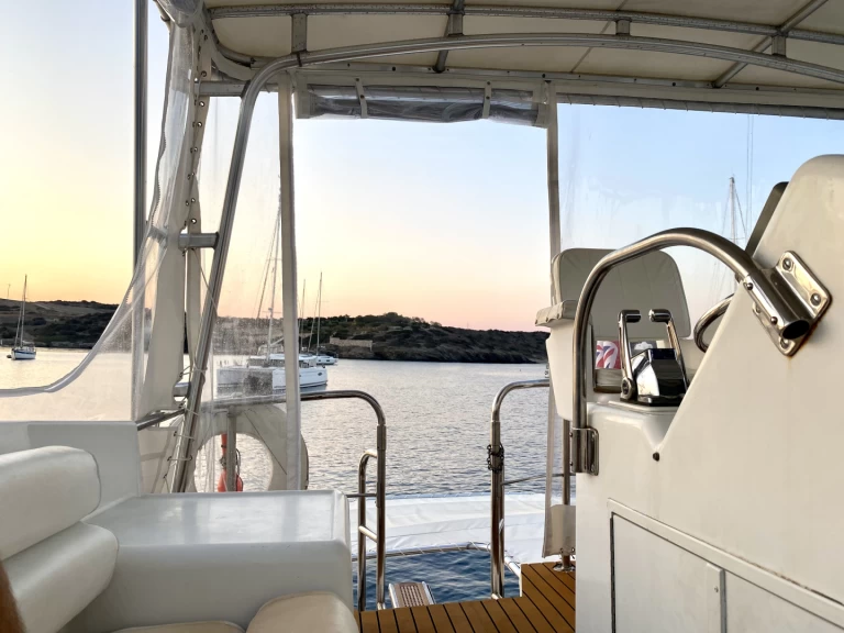 Uthyrning Elliniko  -  Hatteras 50 Convertible av Samboat 