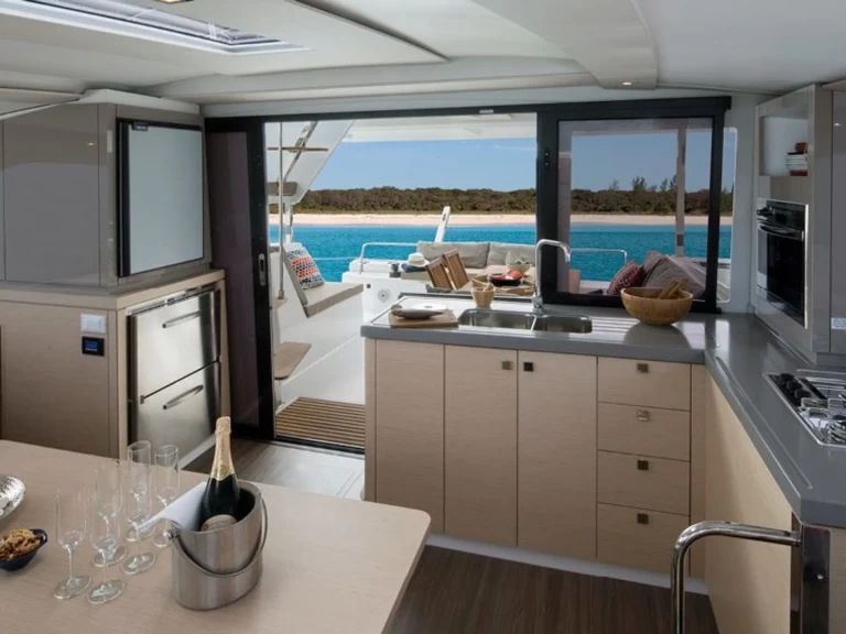 Uthyrning Cogolin - Fountaine Pajot Lucia 40 av Samboat 
