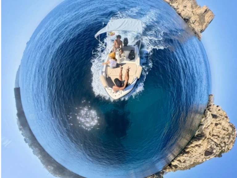 Estable Estable 400 Consola charter bareboat eller skeppad i Santa Ponsa