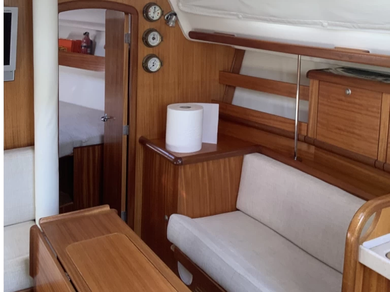 Hyr en Delphia Delphia 33 Piso Livadi 