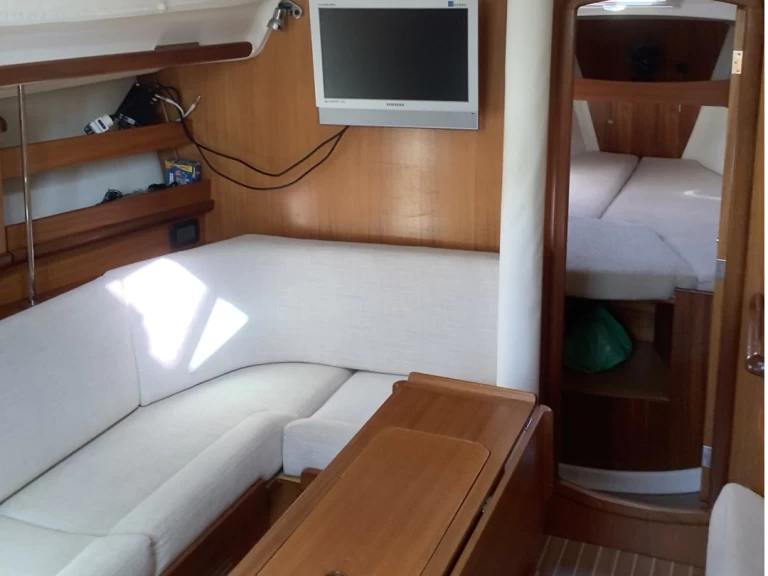 Yacht charter Piso Livadi billig Delphia 33