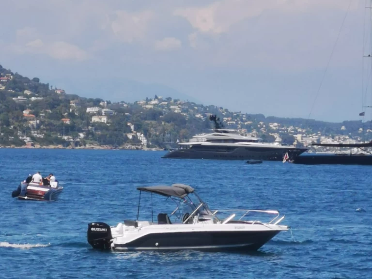 Uthyrning Motorbåt  B2 Marine med en båtlicens 