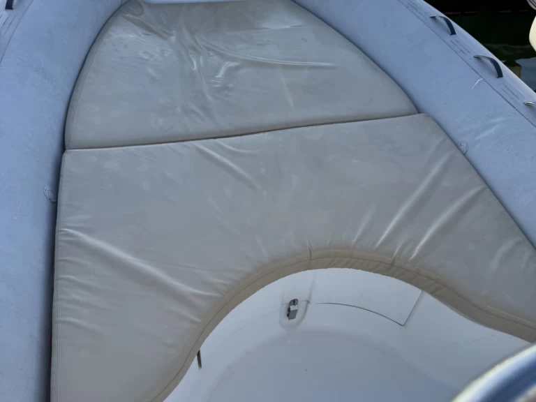 Uthyrning RIB Capelli med en båtlicens 