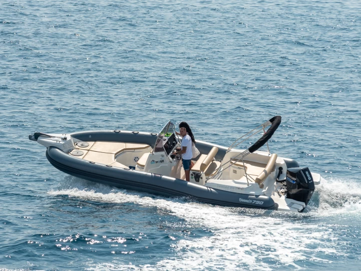 Marlin Boat 790 Pro Dynamic charter bareboat eller skeppad i Trogir 
