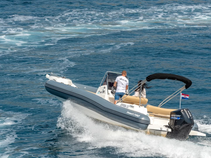 Uthyrning Trogir  - Marlin Boat 790 Pro Dynamic av Samboat 