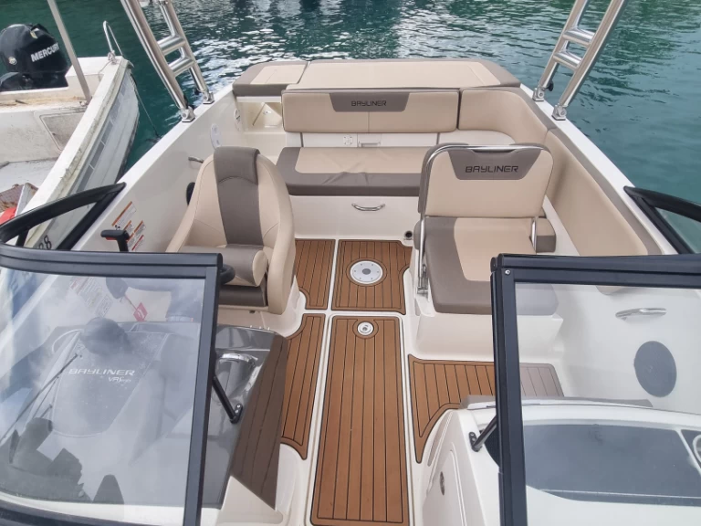 Uthyrning Amphion-les-Bains - Bayliner VR5 av Samboat 