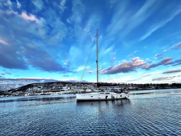 Uthyrning Segelbåt  Hanse med en båtlicens 