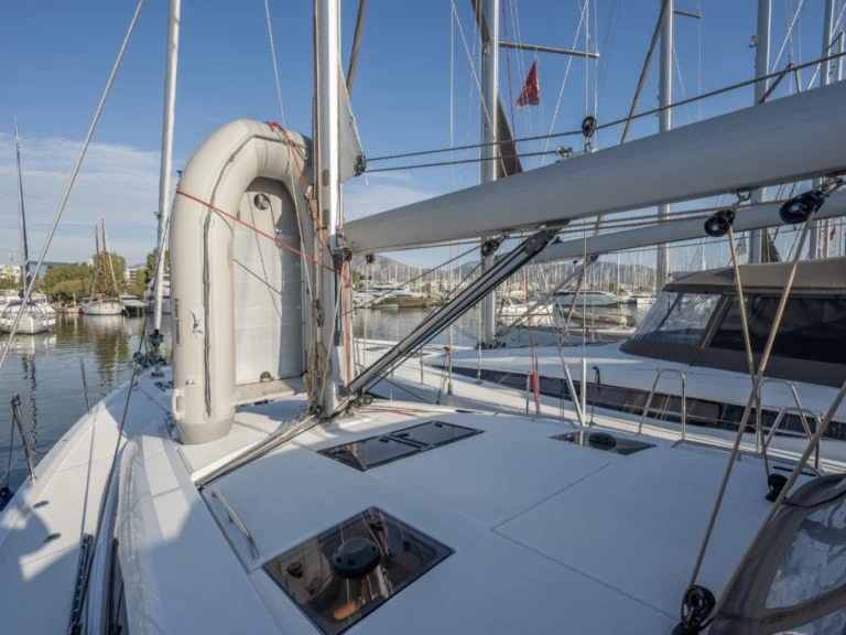 Jeanneau Jeanneau 54 charter bareboat eller skeppad i Lavrio
