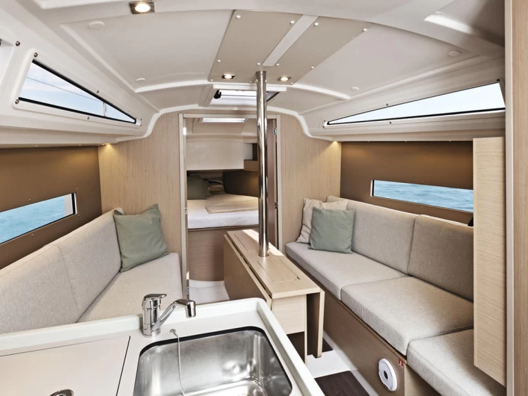 Uthyrning Segelbåt  Bénéteau med en båtlicens 