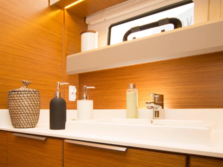 Yacht charter Pula  billig Bavaria S40 OPEN