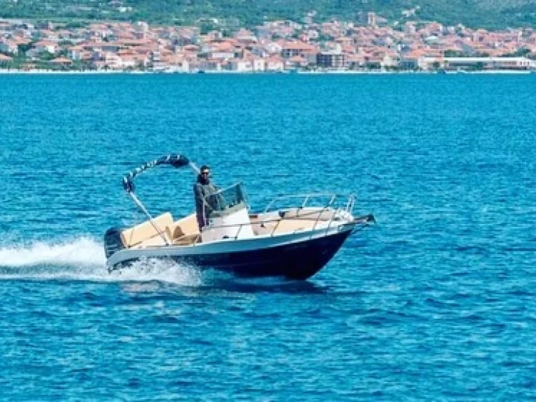 Motorbåt  för uthyrning Trogir  till det bästa priset 