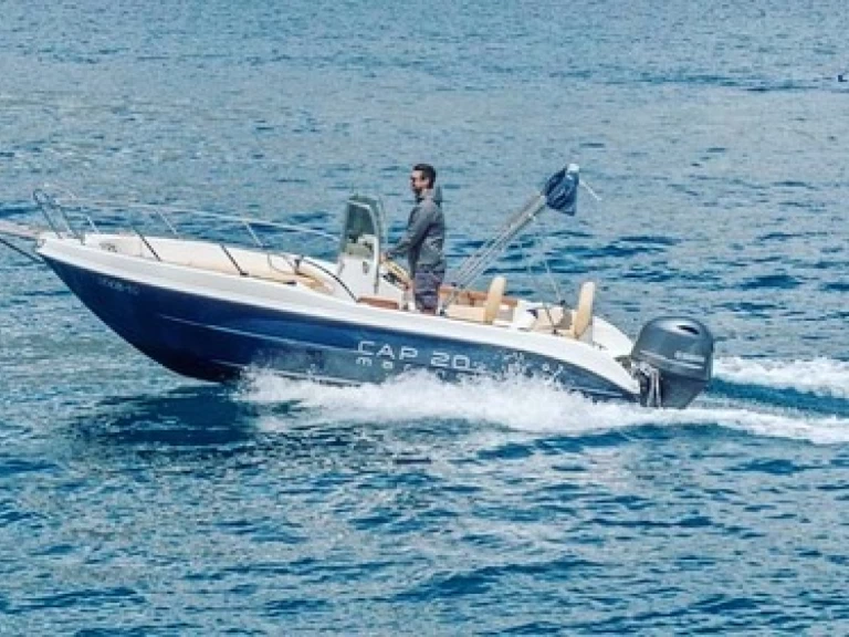 Uthyrning Motorbåt  Capelli med en båtlicens 