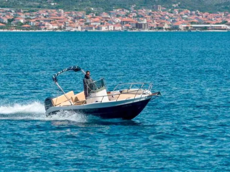Hyra Motorbåt  med eller utan skeppare Capelli Trogir  