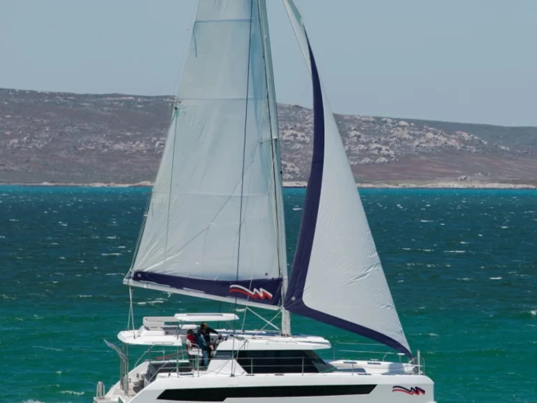 Leopard Leopard 42 charter bareboat eller skeppad i Antigua Island