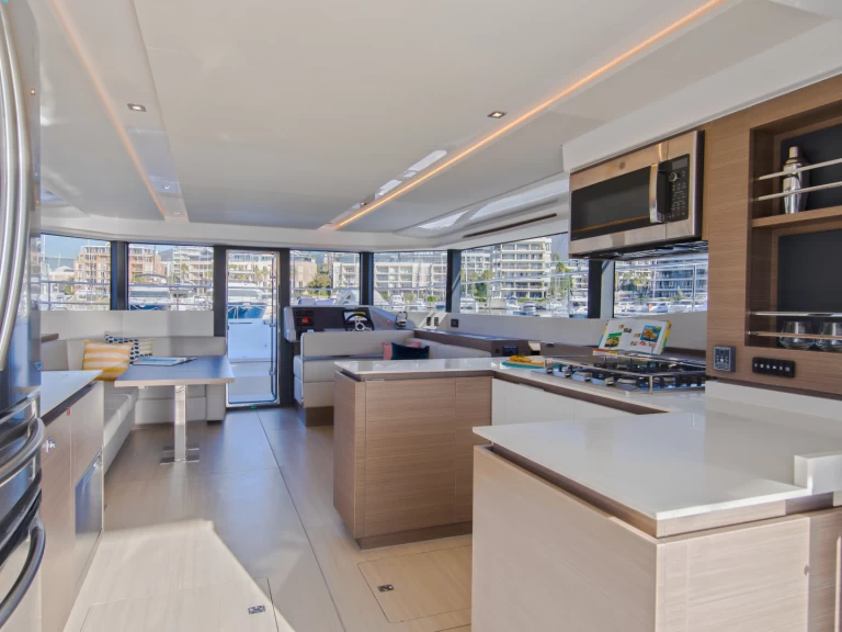 Leopard Leopard 53 Powercat charter bareboat eller skeppad i Red Hook