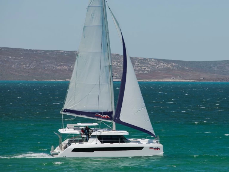 Leopard Leopard 42 charter bareboat eller skeppad i Antigua Island