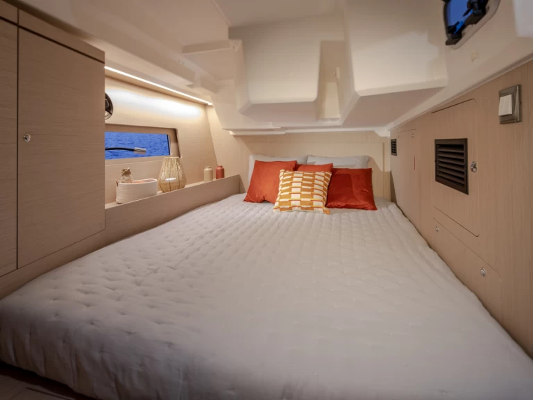 Bénéteau Oceanis 46.3 charter bareboat eller skeppad i Road Town