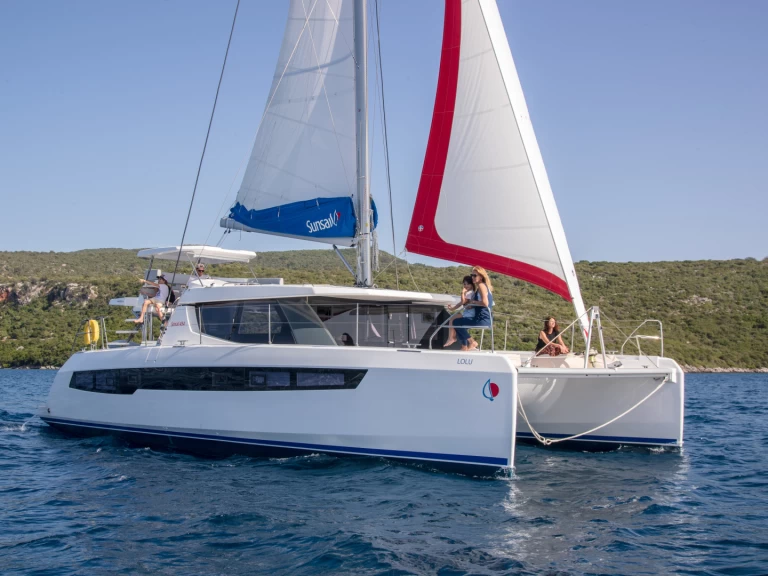 Leopard Leopard 45 charter bareboat eller skeppad i Eden Island